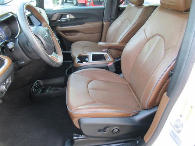 Used 2017 Chrysler Pacifica Limited FWD image 18