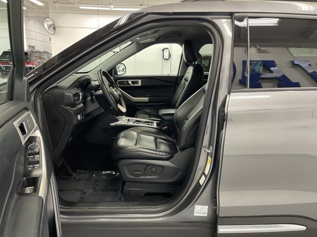 Used 2021 Ford Explorer XLT w/ Equipment Group 202A AWD/4WD image 7