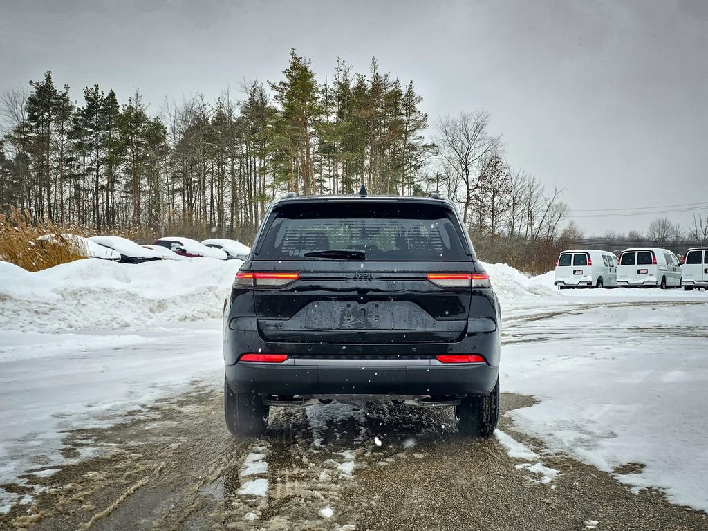 New 2026 Jeep Grand Cherokee Laredo image 4