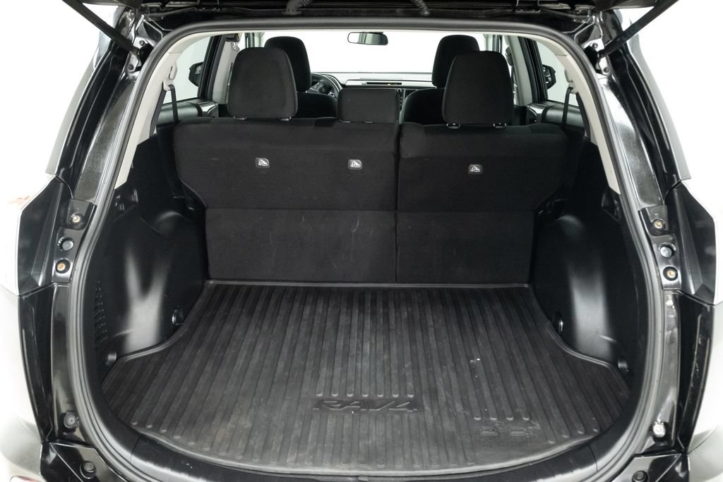 Used 2018 Toyota RAV4 LE w/ All Weather Liner Package AWD/4WD image 28