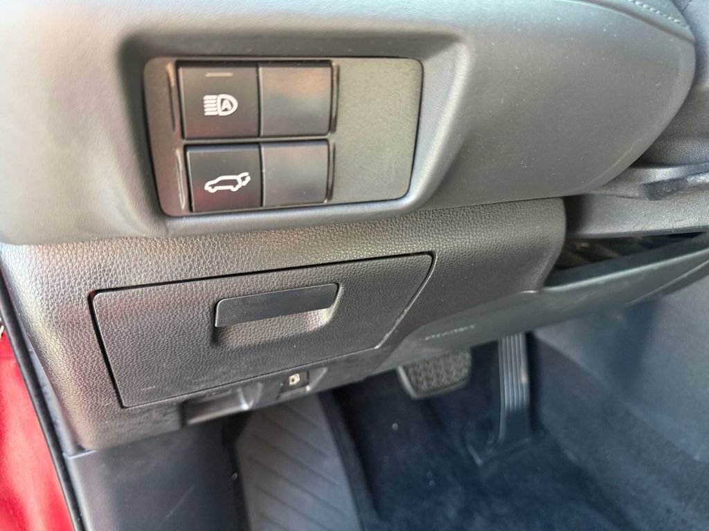 Used 2022 Toyota Highlander LE AWD/4WD image 31