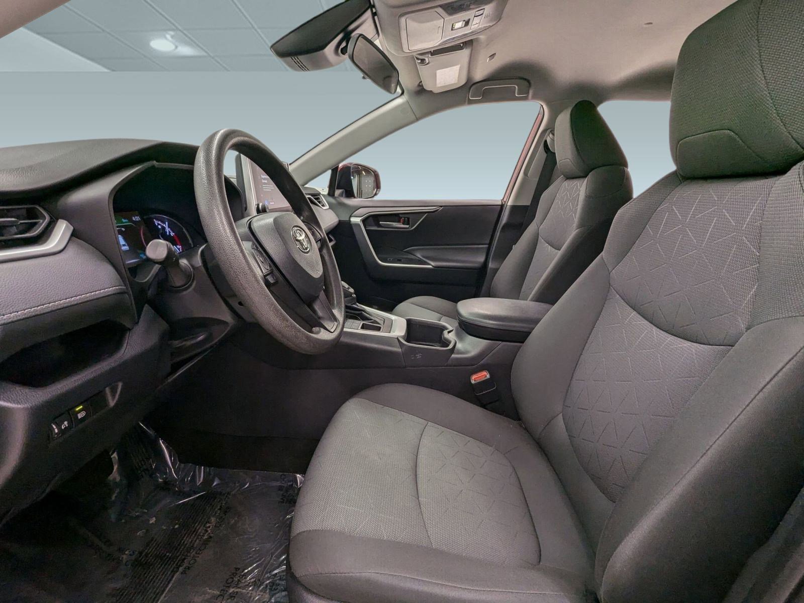 Used 2023 Toyota RAV4 XLE image 4