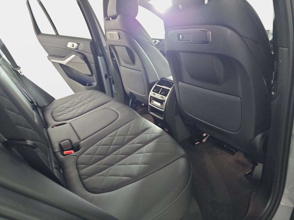 Used 2026 BMW X5 xDrive40i w/ M Sport Package AWD/4WD image 12
