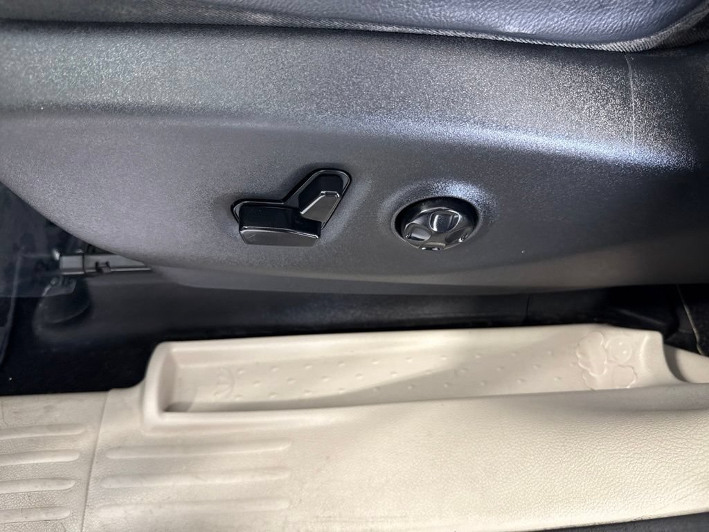Used 2017 Chrysler Pacifica Touring-L FWD image 14