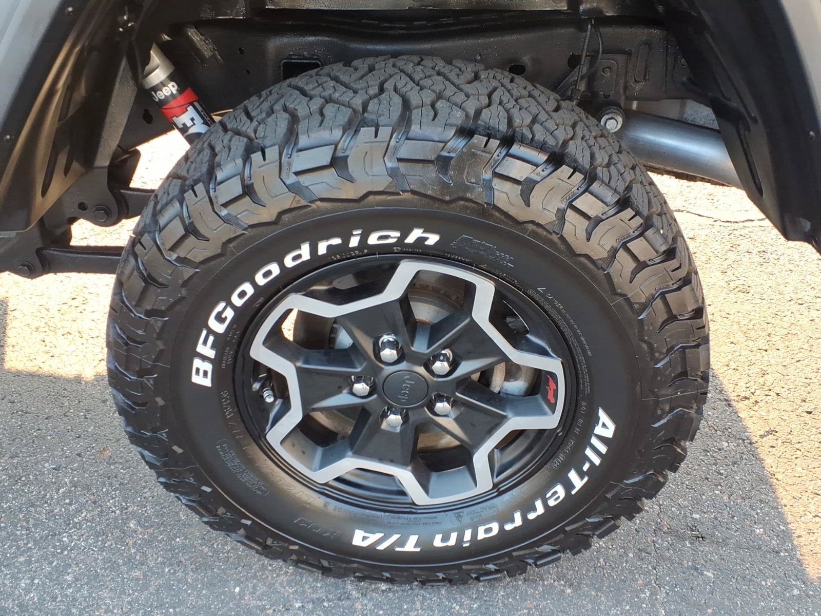 Used 2021 Jeep Gladiator Rubicon w/ Dual Top Group AWD/4WD image 11