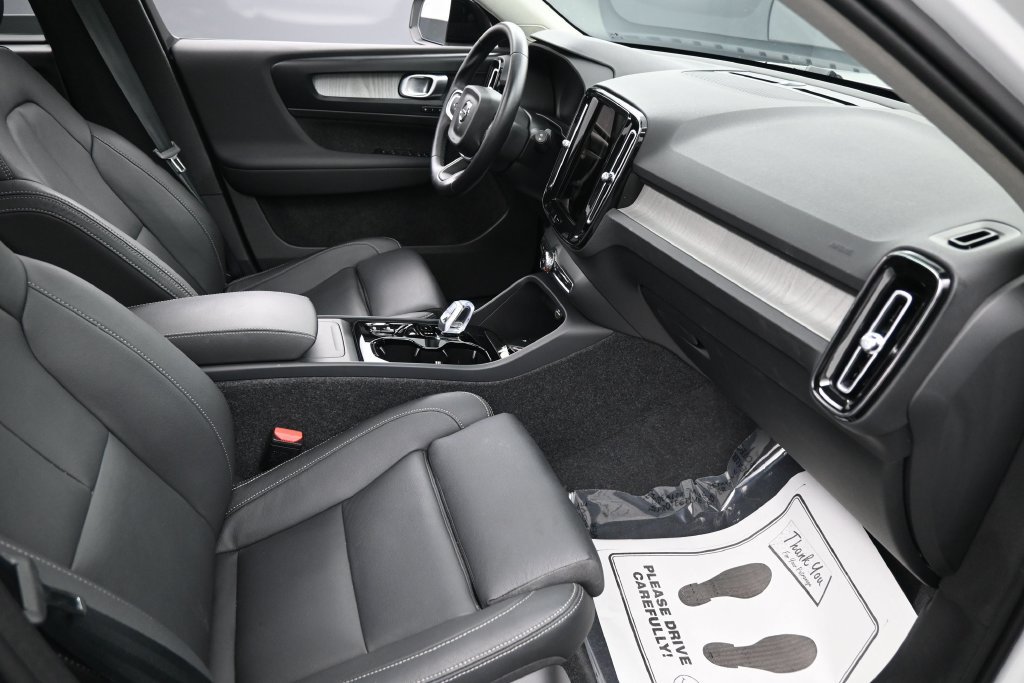Used 2026 Volvo XC40 B5 Plus AWD/4WD image 40