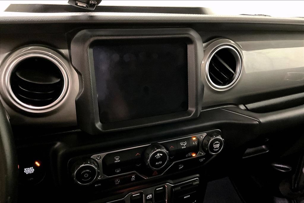 Used 2019 Jeep Wrangler Unlimited Sahara AWD/4WD image 15