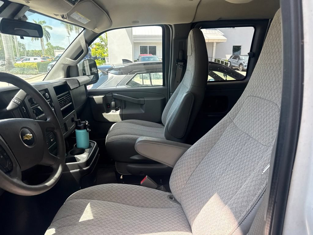 Used 2019 Chevrolet Express 3500 LT w/ LT Preferred Equipment Group RWD image 3