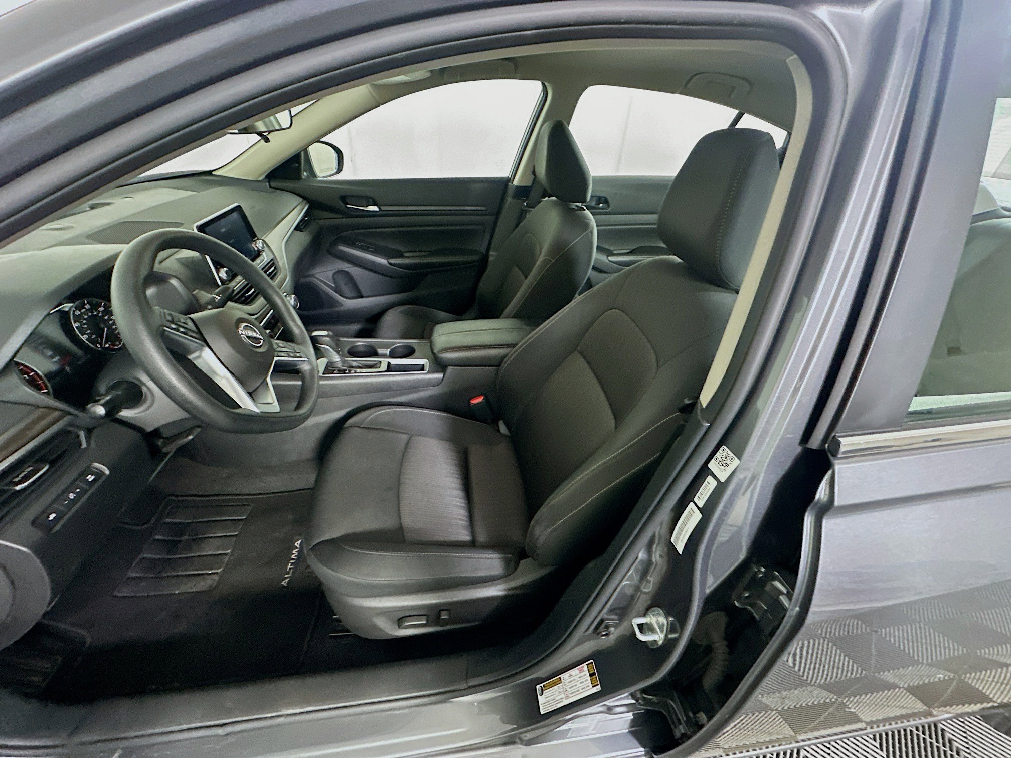 Used 2025 Nissan Altima 2.5 SV image 13