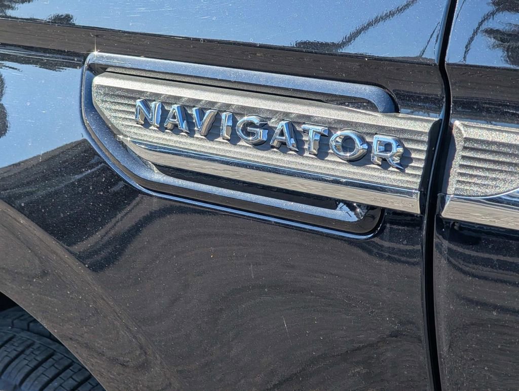 Used 2024 Lincoln Navigator Reserve image 8