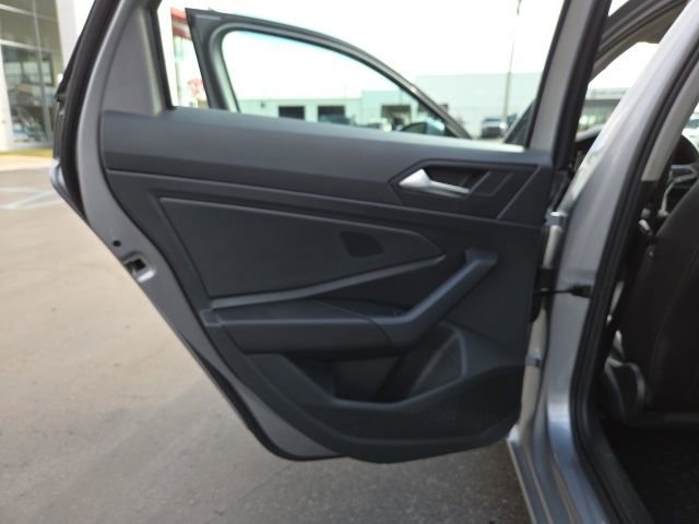 Used 2023 Volkswagen Jetta SE w/ Panoramic Sunroof Package image 12