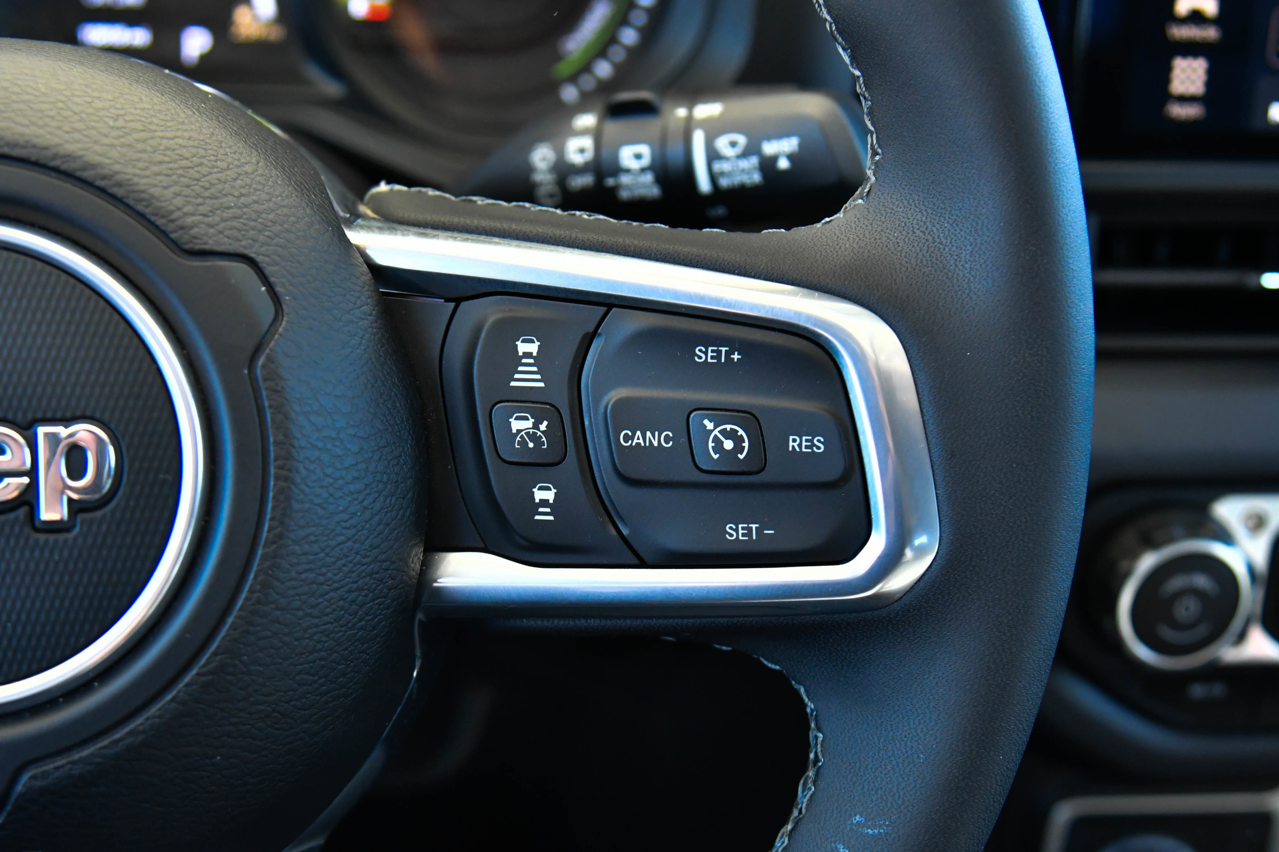 Used 2025 Jeep Wrangler Sahara image 33