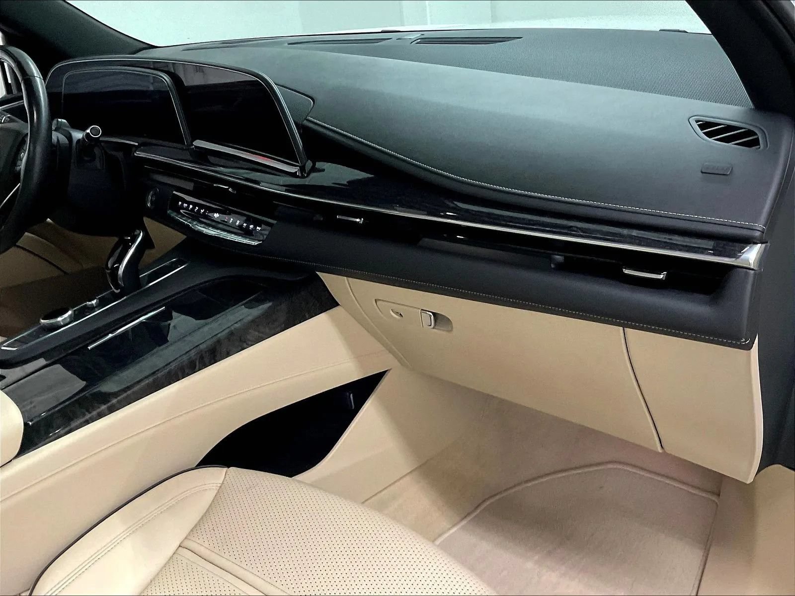 Used 2023 Cadillac Escalade ESV Premium Luxury w/ Performance Package AWD/4WD image 12