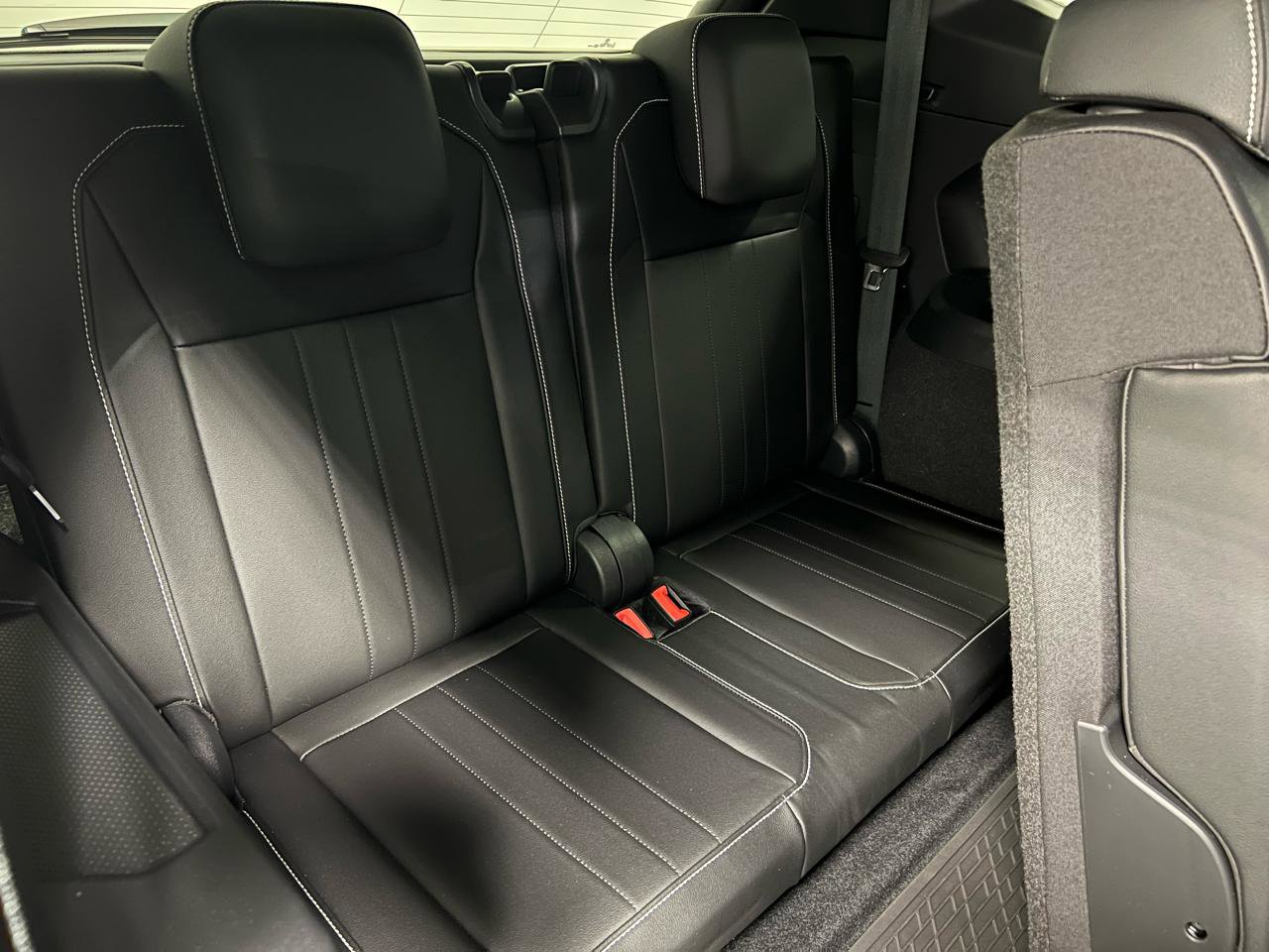 Used 2023 Volkswagen Tiguan SE R-Line FWD image 18