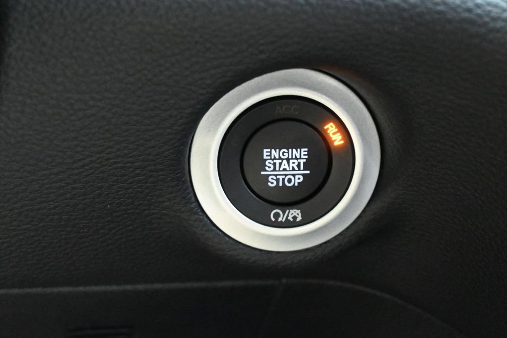 Used 2025 Chrysler Pacifica Select FWD image 22