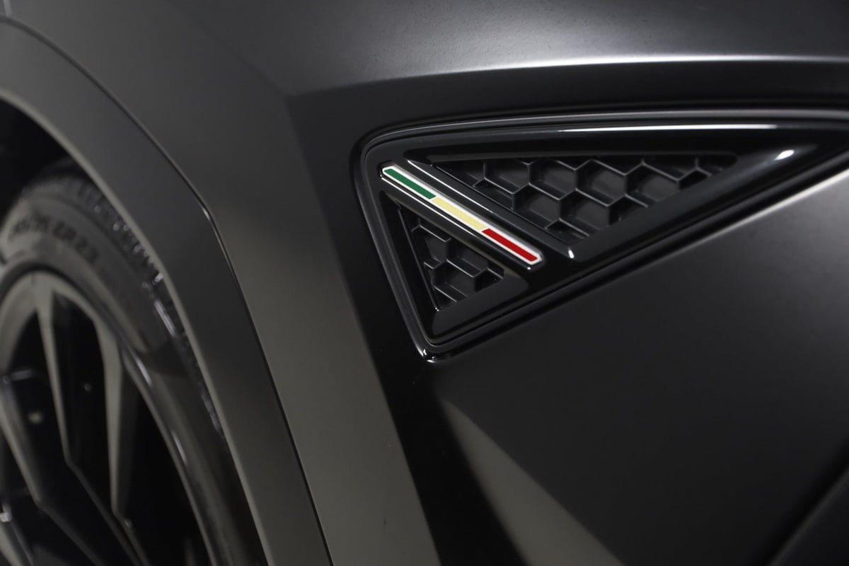 Used 2022 Lamborghini Urus AWD/4WD image 42