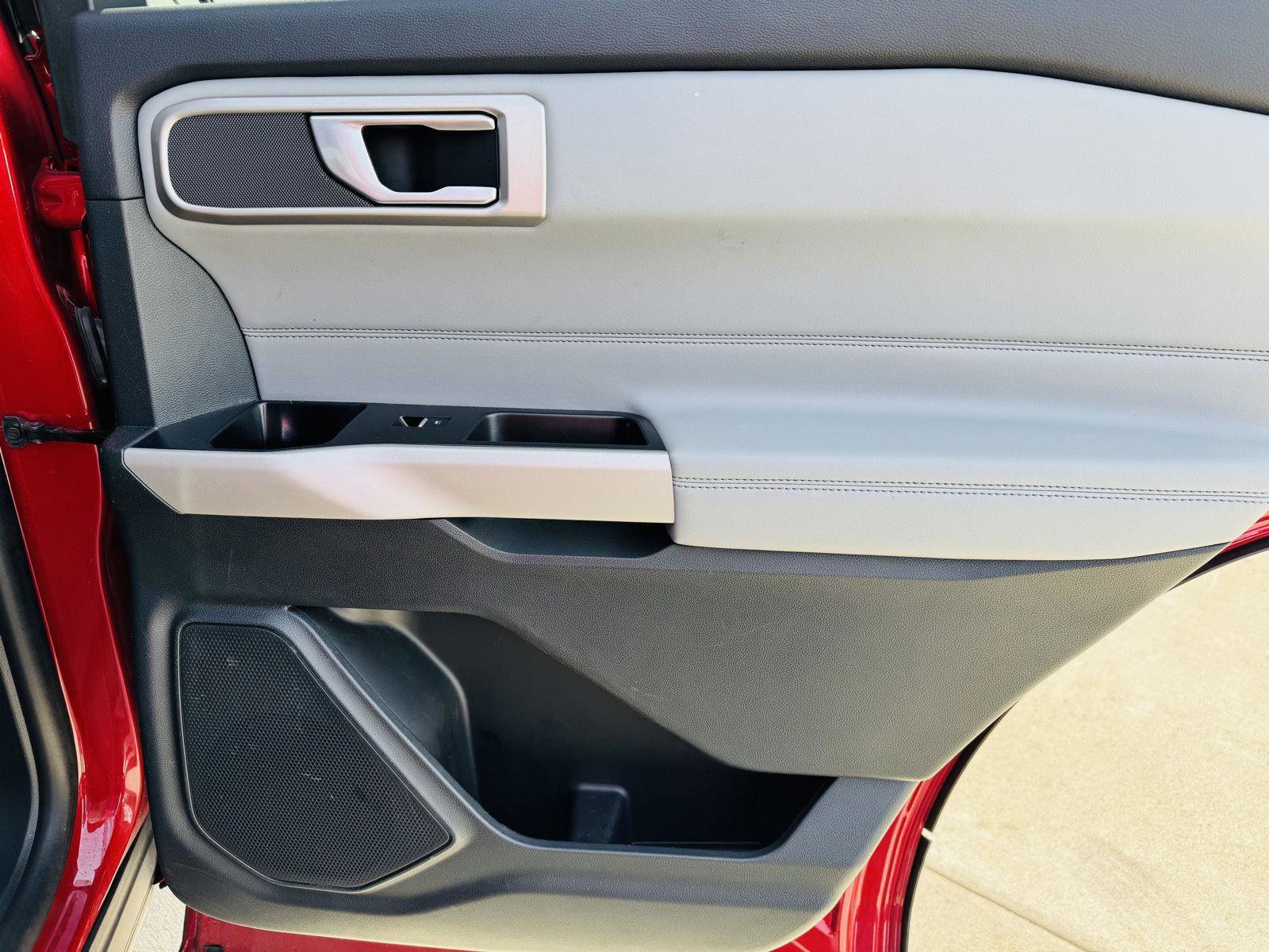 Used 2024 Ford Explorer XLT w/ Equipment Group 202A AWD/4WD image 32