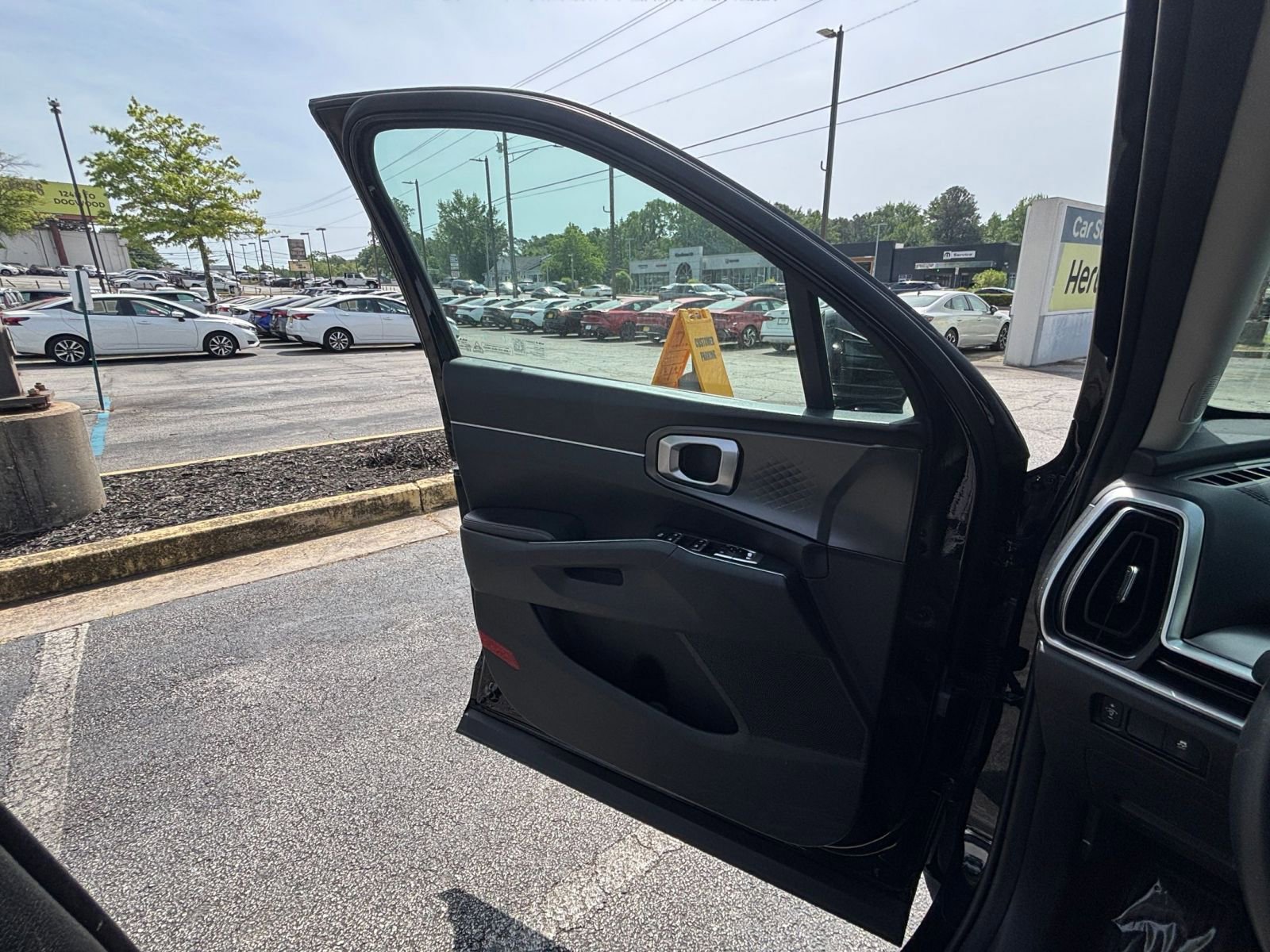 Used 2024 Kia Sorento S image 18