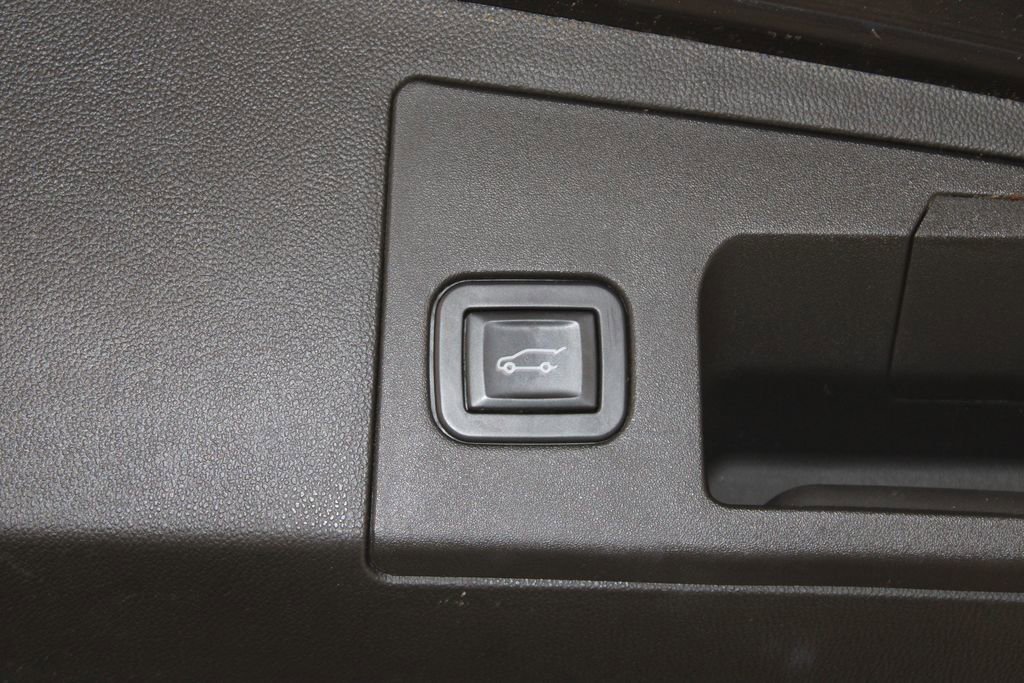 Used 2018 Cadillac XT5 Premium Luxury FWD image 14