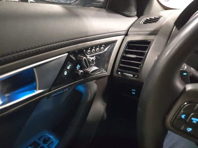 Used 2015 Jaguar F-TYPE Coupe image 17