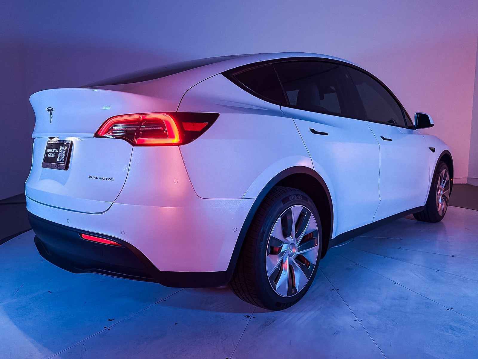 Used 2022 Tesla Model Y Long Range image 9