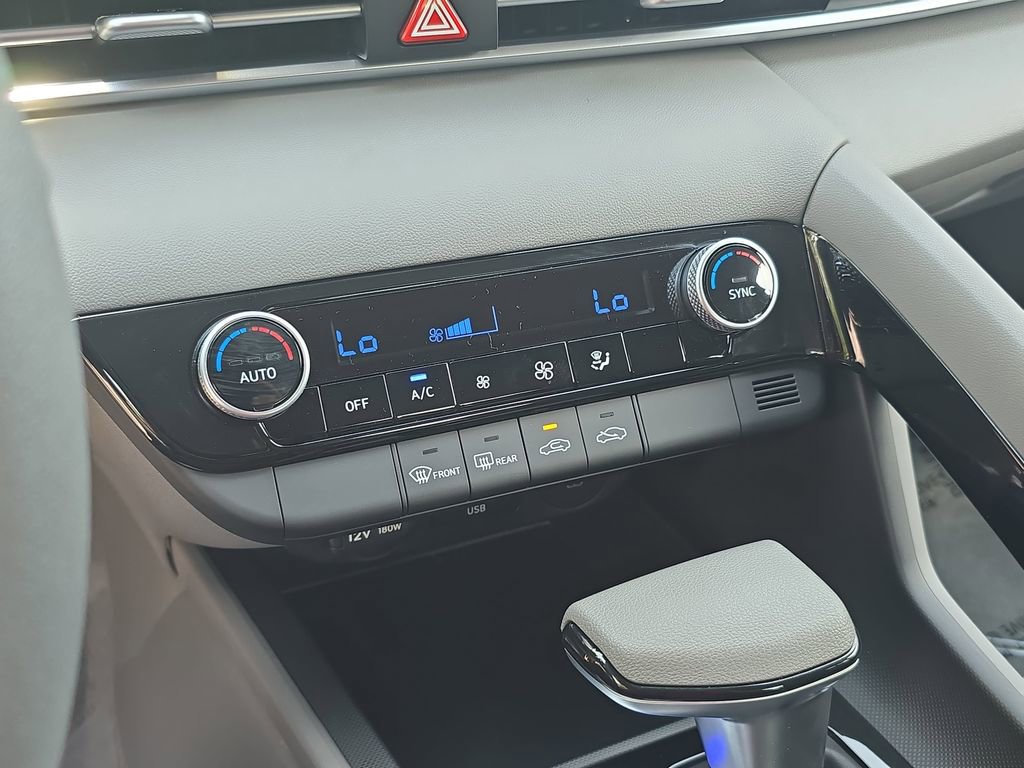 Used 2025 Hyundai Elantra Blue image 19