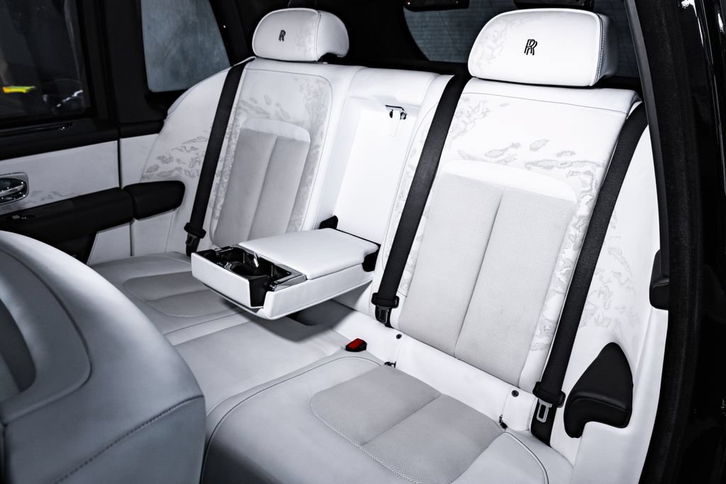 Used 2025 Rolls-Royce Cullinan AWD/4WD image 19