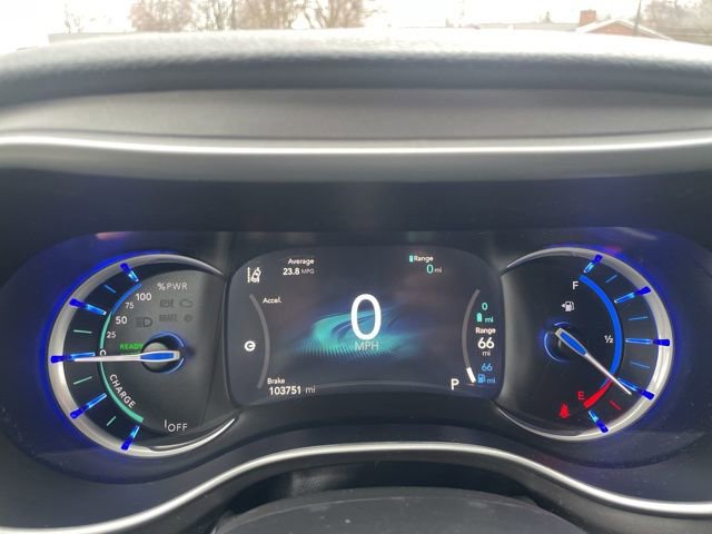 Used 2022 Chrysler Pacifica Touring-L image 23