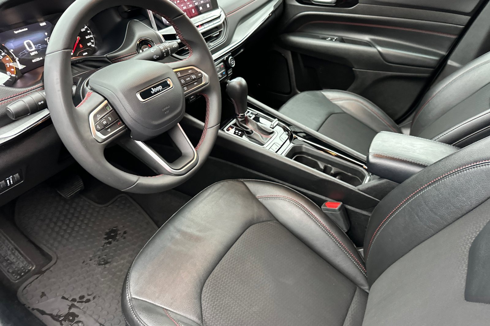 Used 2024 Jeep Compass Trailhawk image 9