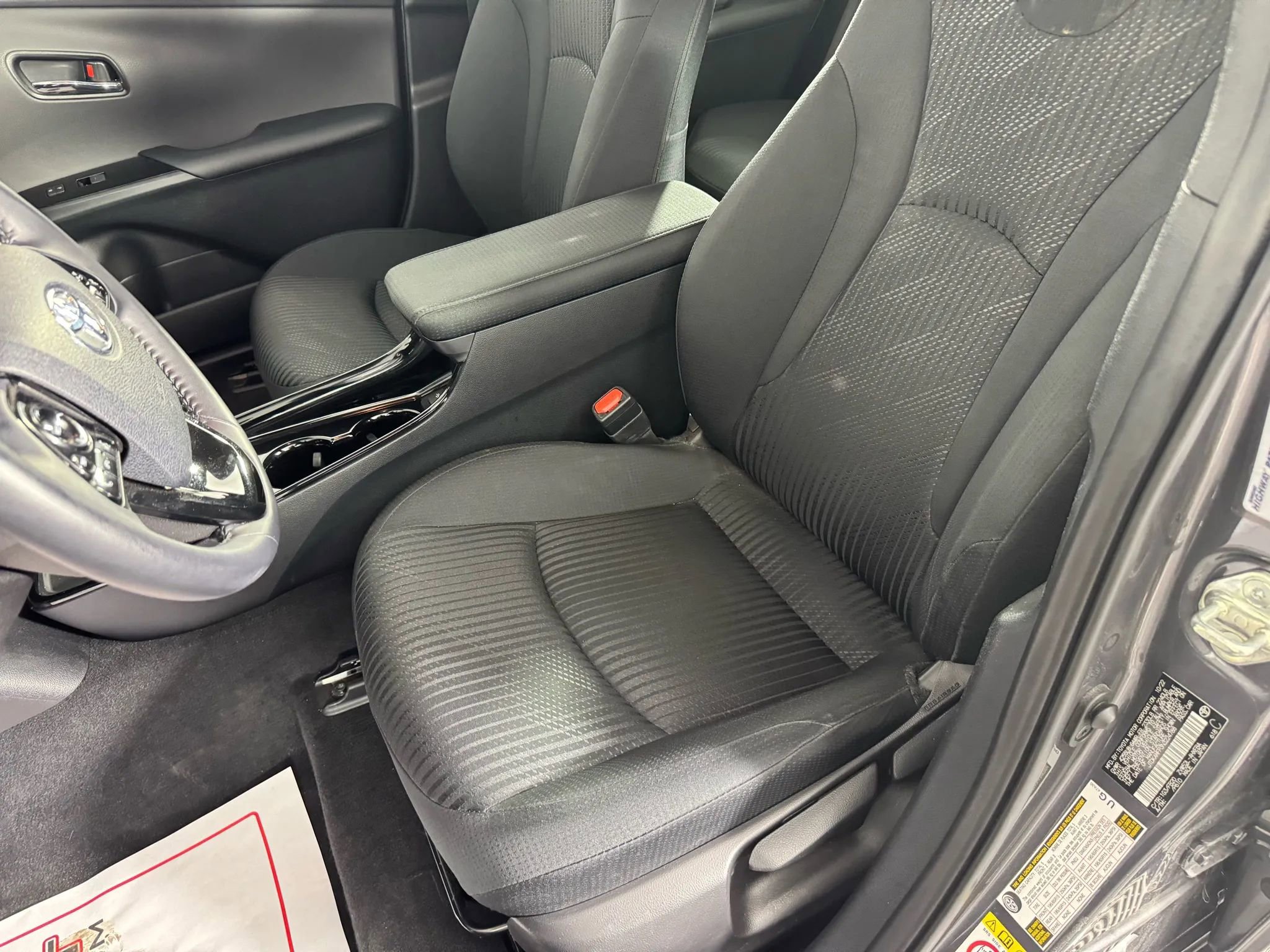 Used 2022 Toyota Prius Prime LE FWD image 32