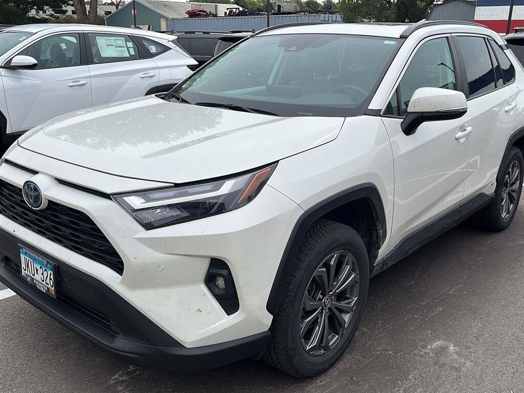 Used 2022 Toyota RAV4 XLE Premium AWD/4WD image 9