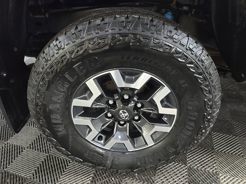 Used 2023 Toyota Tacoma TRD Off-Road w/ Black Out Package (TMS) AWD/4WD image 13