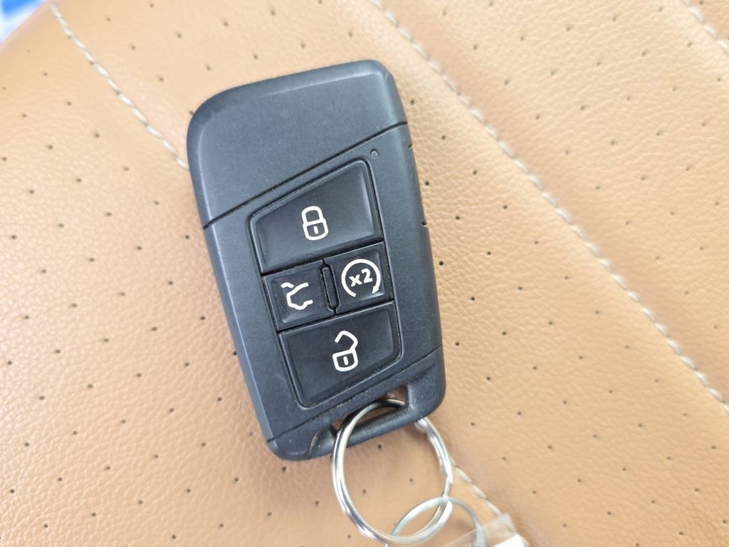 Used 2024 Volkswagen Tiguan SE image 36