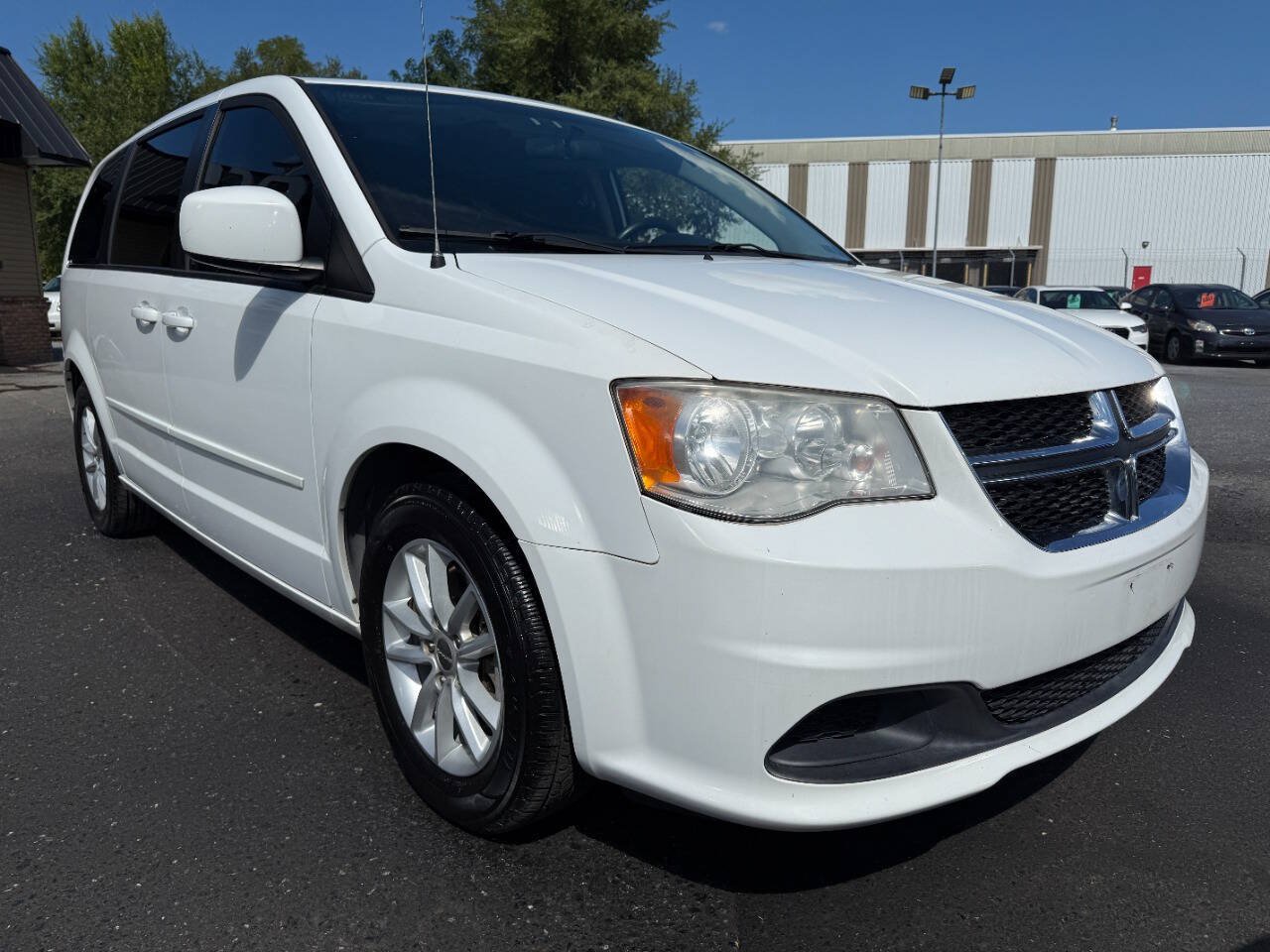 Used 2015 Dodge Grand Caravan SXT w/ Security Group FWD image 3