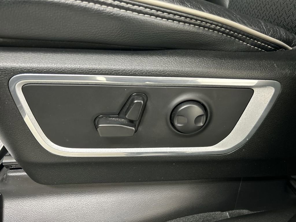 Used 2023 RAM 1500 Laramie AWD/4WD image 10