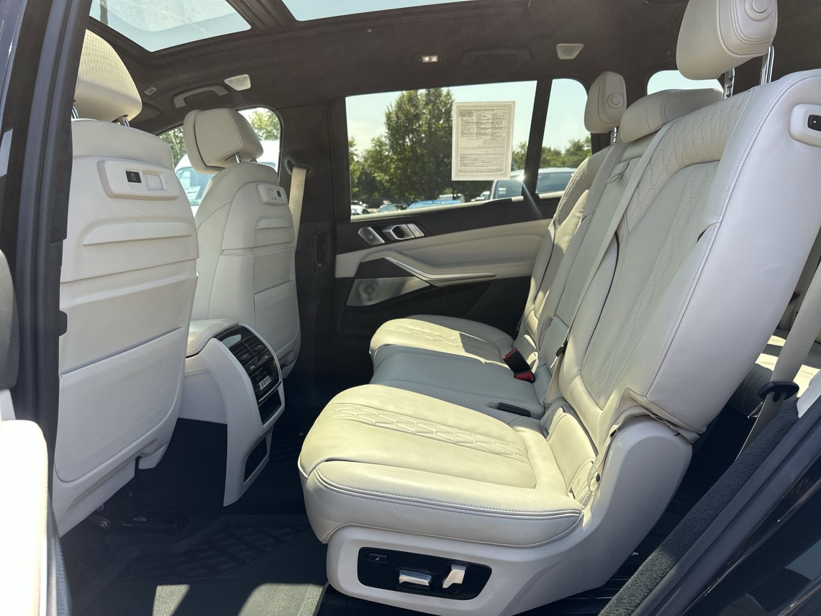 Used 2020 BMW X7 M50i w/ Dynamic Handling Package AWD/4WD image 26