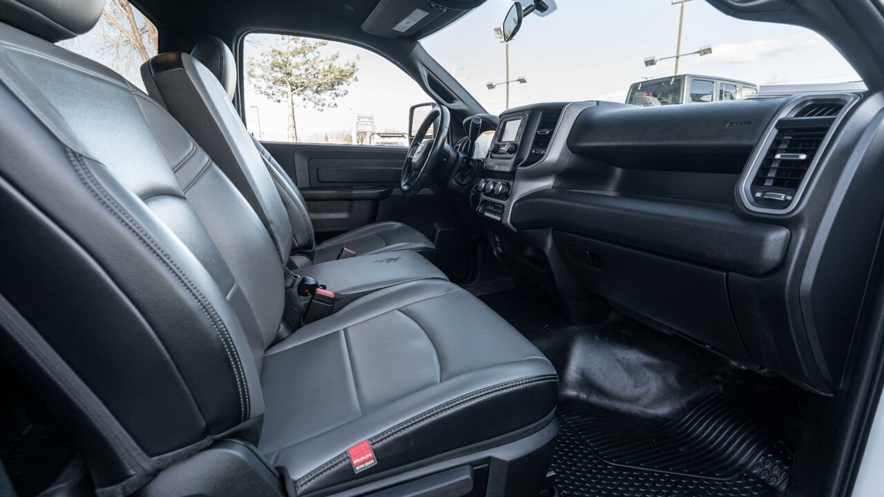 Used 2023 RAM 5500 Tradesman w/ Chrome Appearance Group AWD/4WD image 13