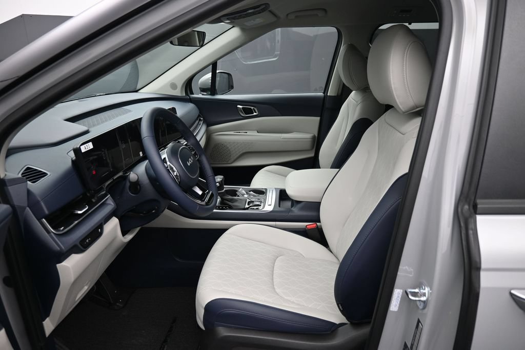New 2026 Kia Carnival EX FWD image 18