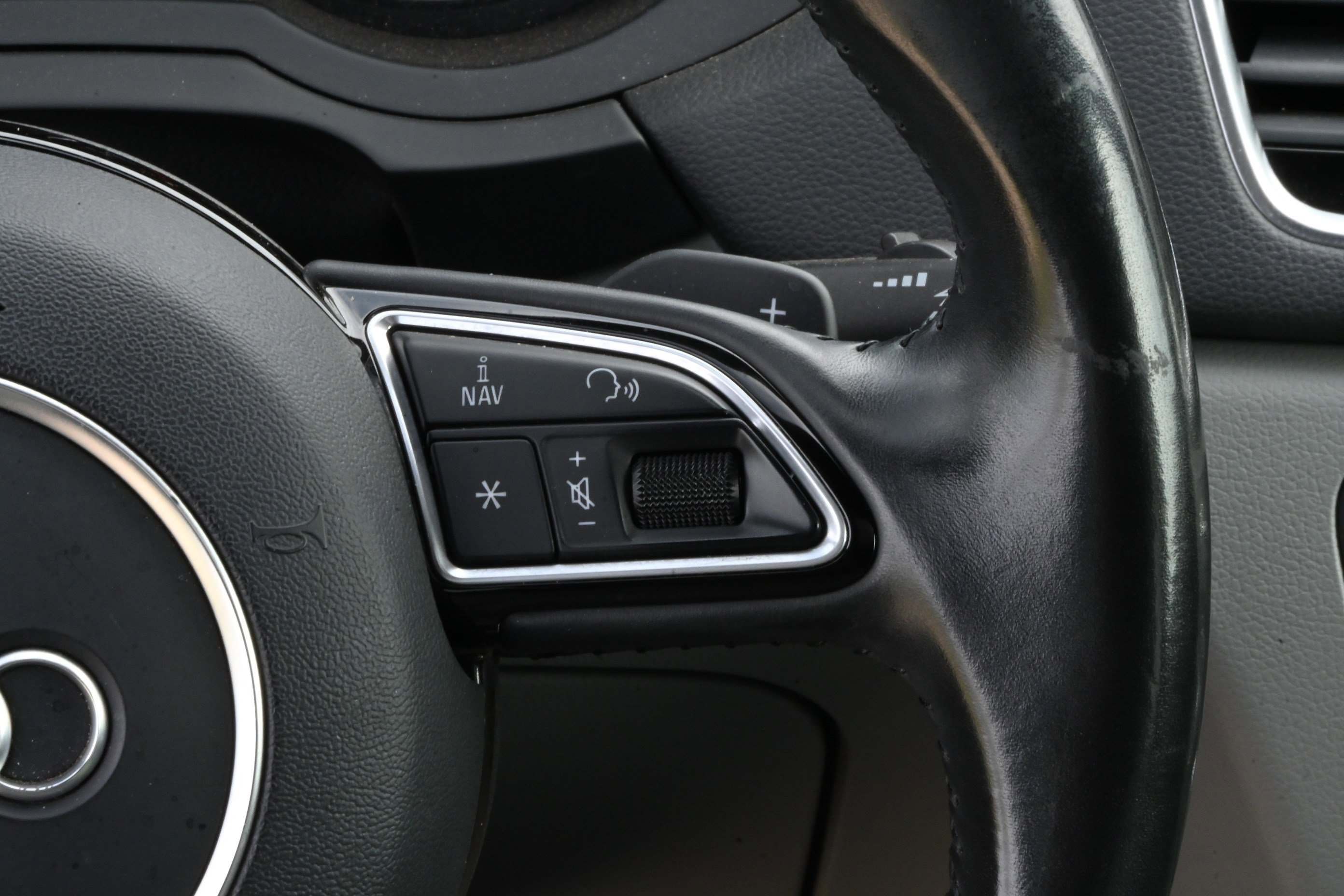 Used 2018 Audi Q3 2.0T Premium w/ Convenience Package image 32