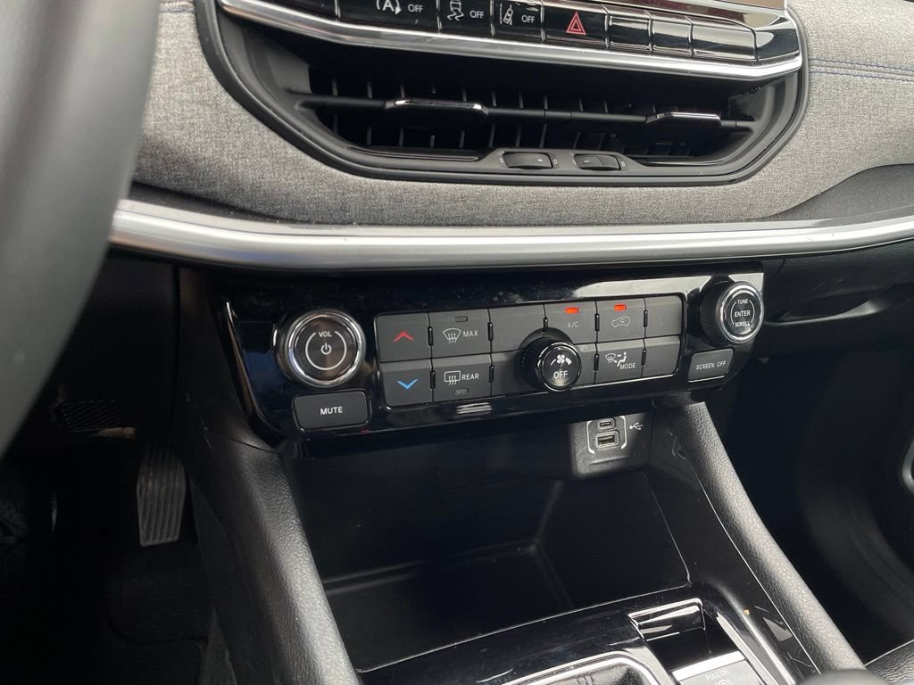 Used 2024 Jeep Compass Latitude AWD/4WD image 18