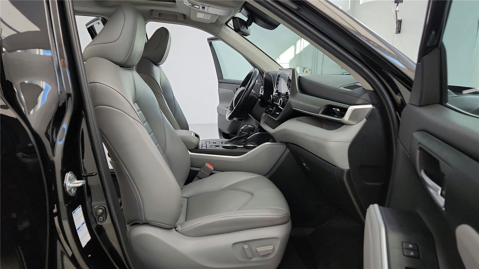 Certified 2022 Toyota Highlander XLE image 29