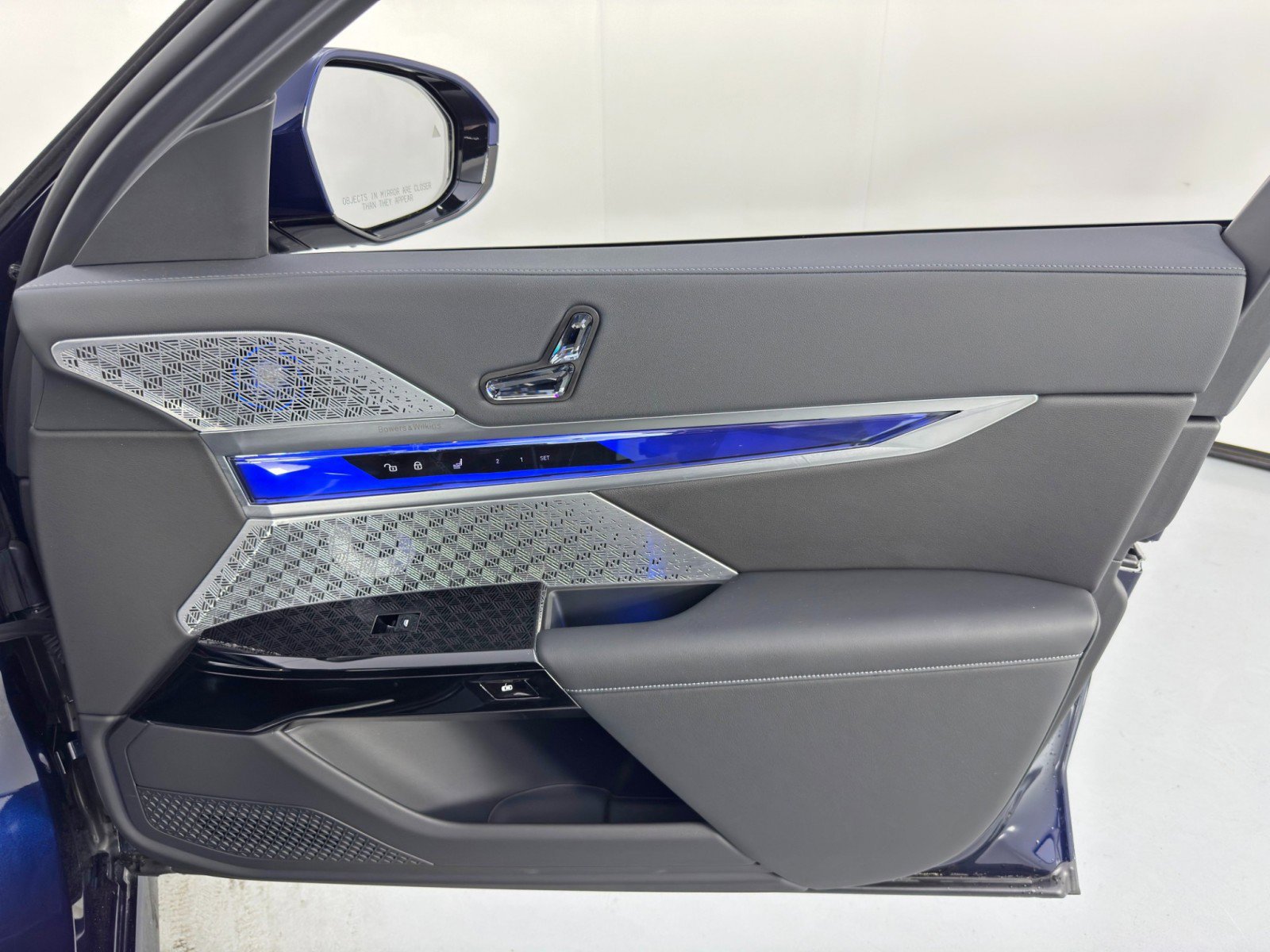 Used 2024 BMW i7 xDrive60 w/ Executive Package image 55