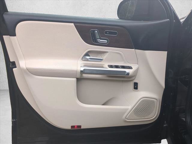 Used 2020 Mercedes-Benz GLB 250 w/ Premium Package image 29