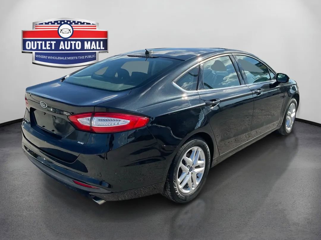 Used 2015 Ford Fusion SE image 3