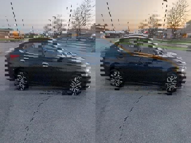 Used 2025 Nissan Altima 2.5 SV image 2