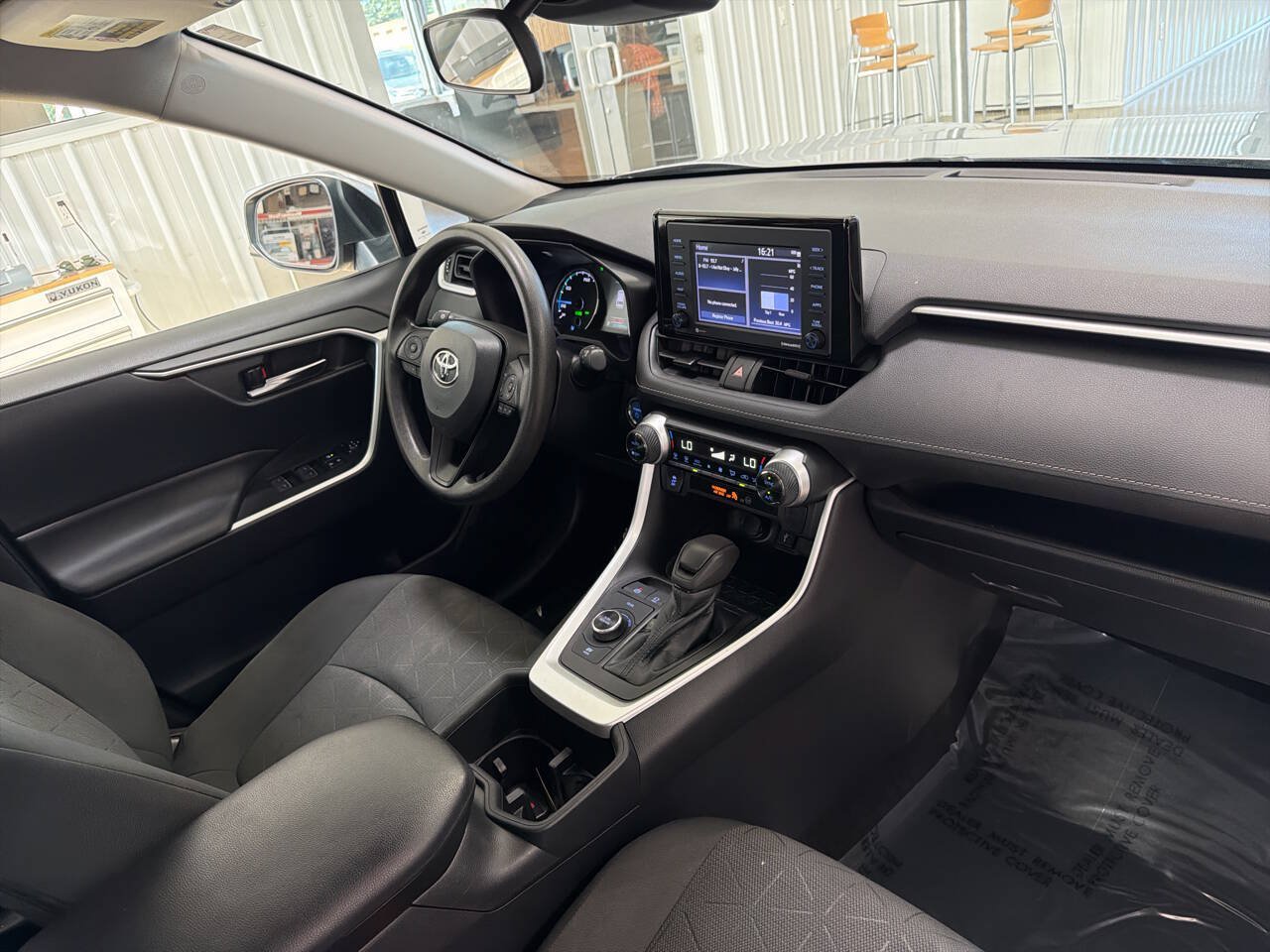Used 2022 Toyota RAV4 XLE AWD/4WD image 25