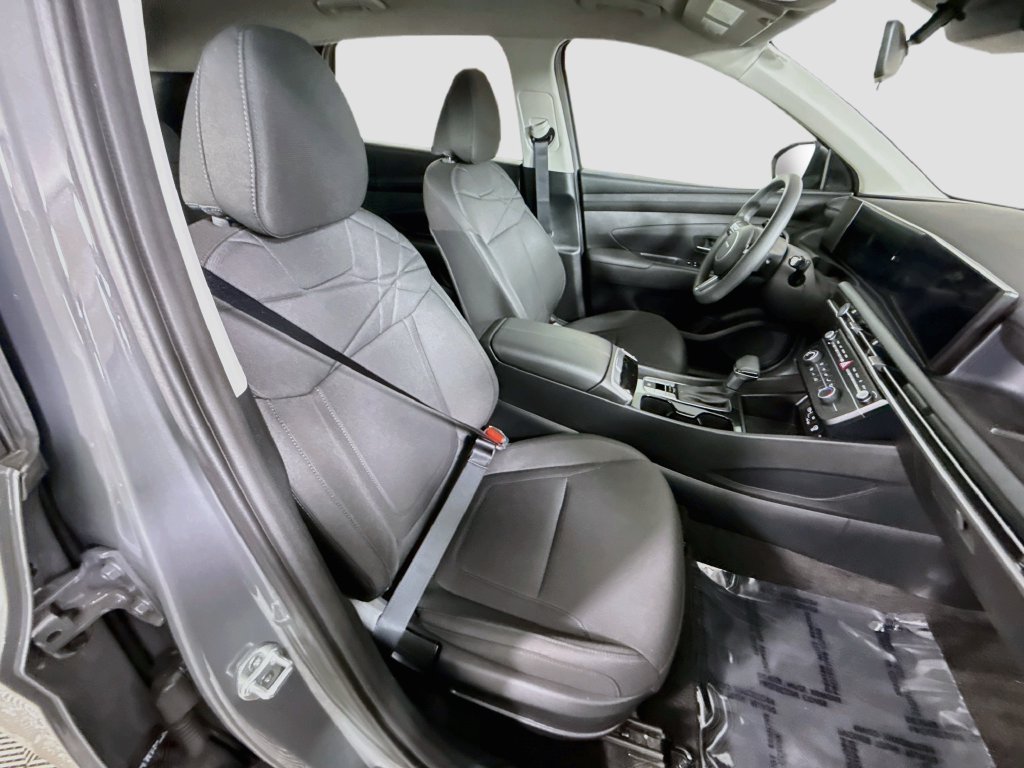 Certified 2025 Hyundai Tucson SE FWD image 31