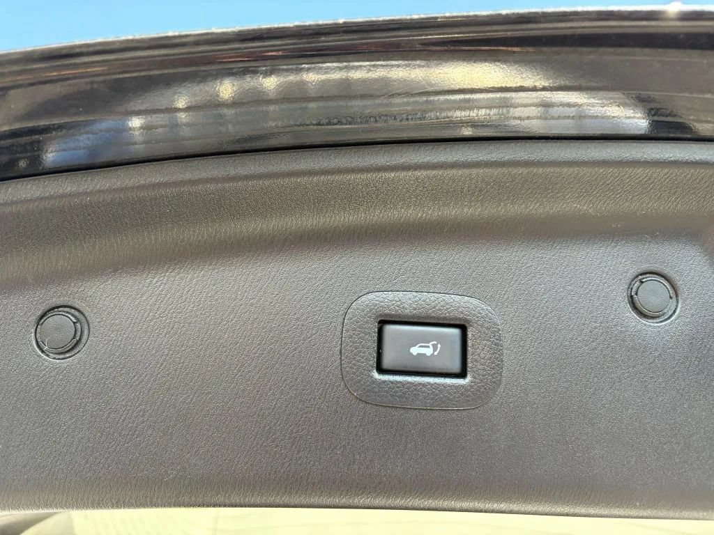 Used 2017 INFINITI QX80 4WD image 11