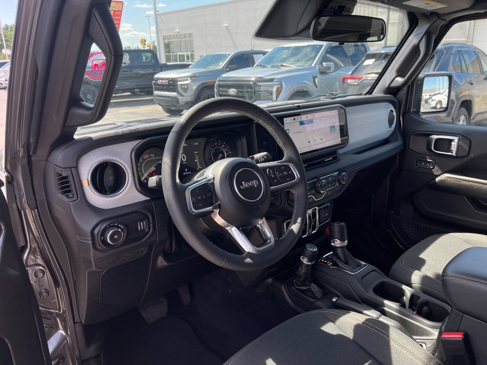 Used 2025 Jeep Wrangler Unlimited Sahara AWD/4WD image 11