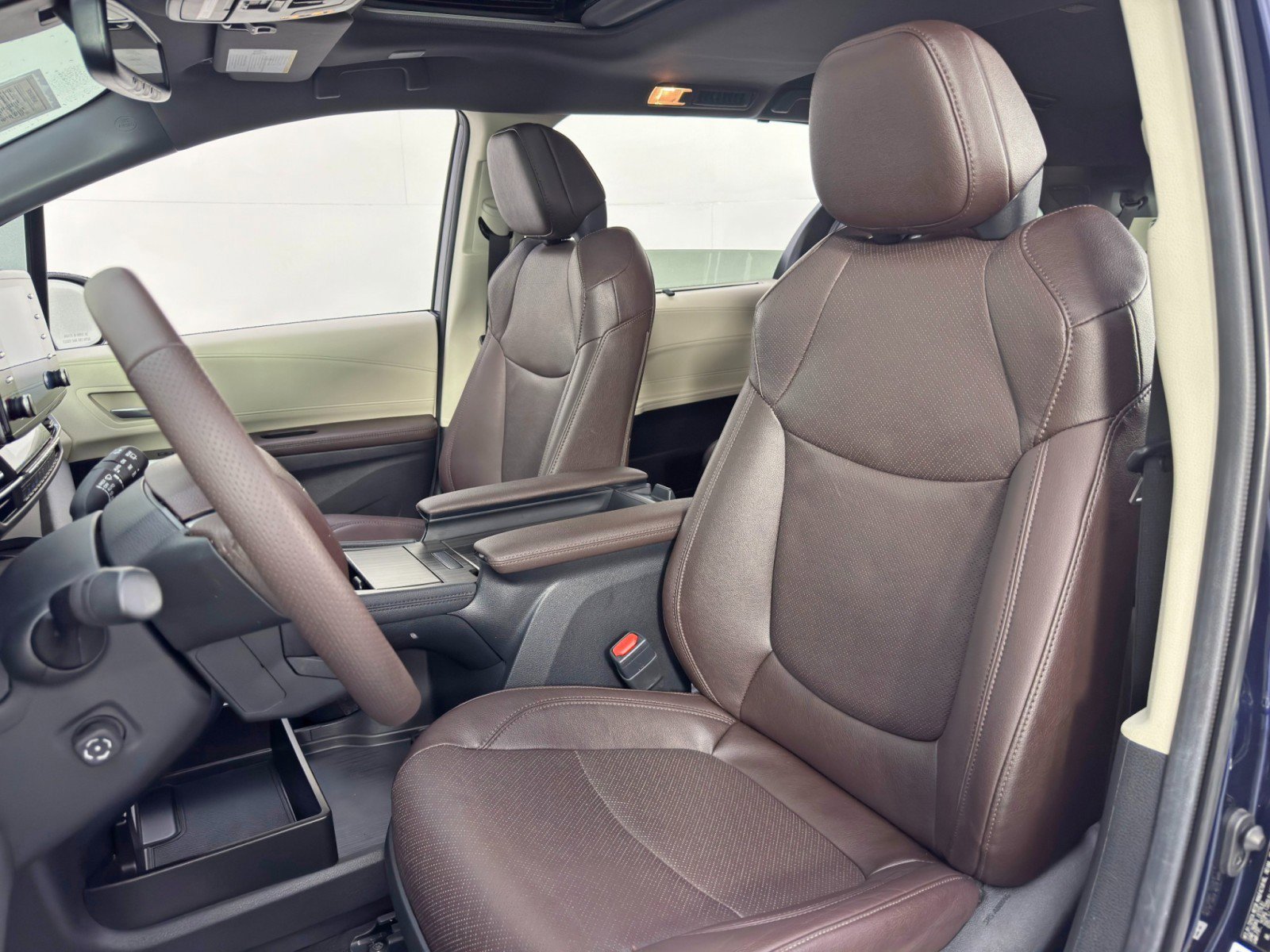 Used 2024 Toyota Sienna Platinum image 40